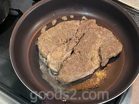 ステーキの裏面は15秒中火で焼く