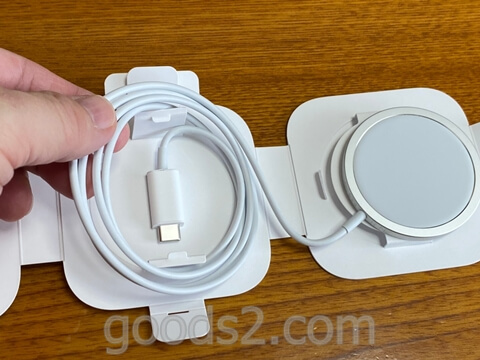 MagSafe充電器のケーブルをはずす