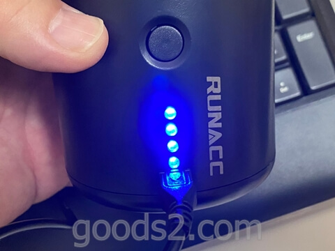 RUNACC 電動エアーポンプの充電ランプ