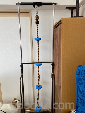 クライミングロープをぶら下がり健康器に取り付けた全体図