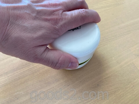 ソニック卓上そうじ機 リビガク スージーを手で操作