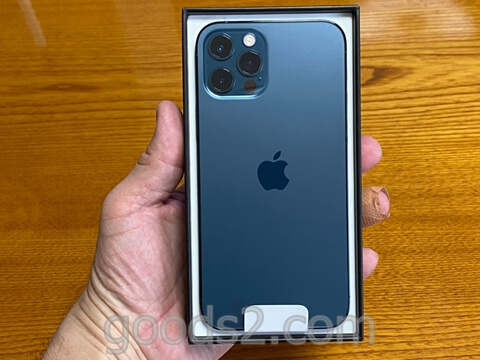 iPhone 12 Proの箱を開けたところ