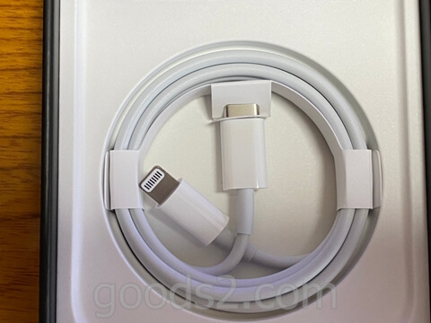 iPhone 12 ProのLightningケーブル