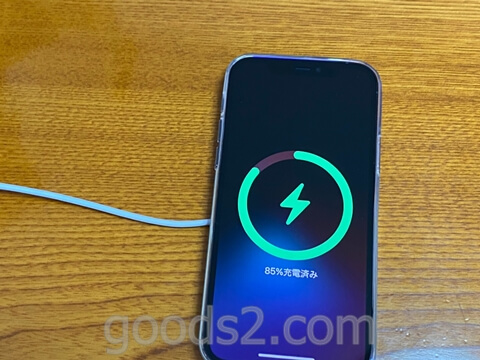 iPhone 12 ProをMagSafeで充電
