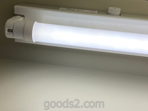 アイリスオーヤマ LED直管ランプ 20形点灯