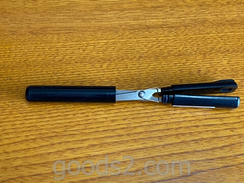 サンスター文具スティッキールはさみのフタをはずす２