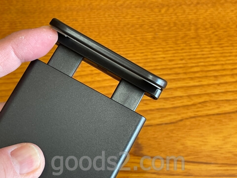 TRYONEタブレット・スマホスタンドのホルダー部分を伸ばす