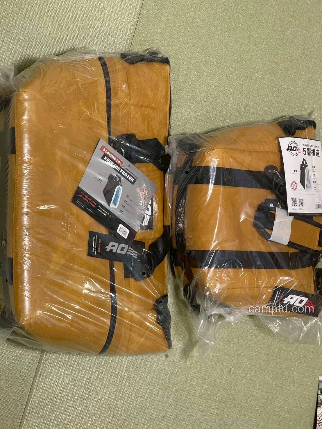 購入時のAO Coolers 24パックと9パック。並べてみるとサイズの違いがかなり分かります。用途に合わせて、この2サイズを使い分けています。