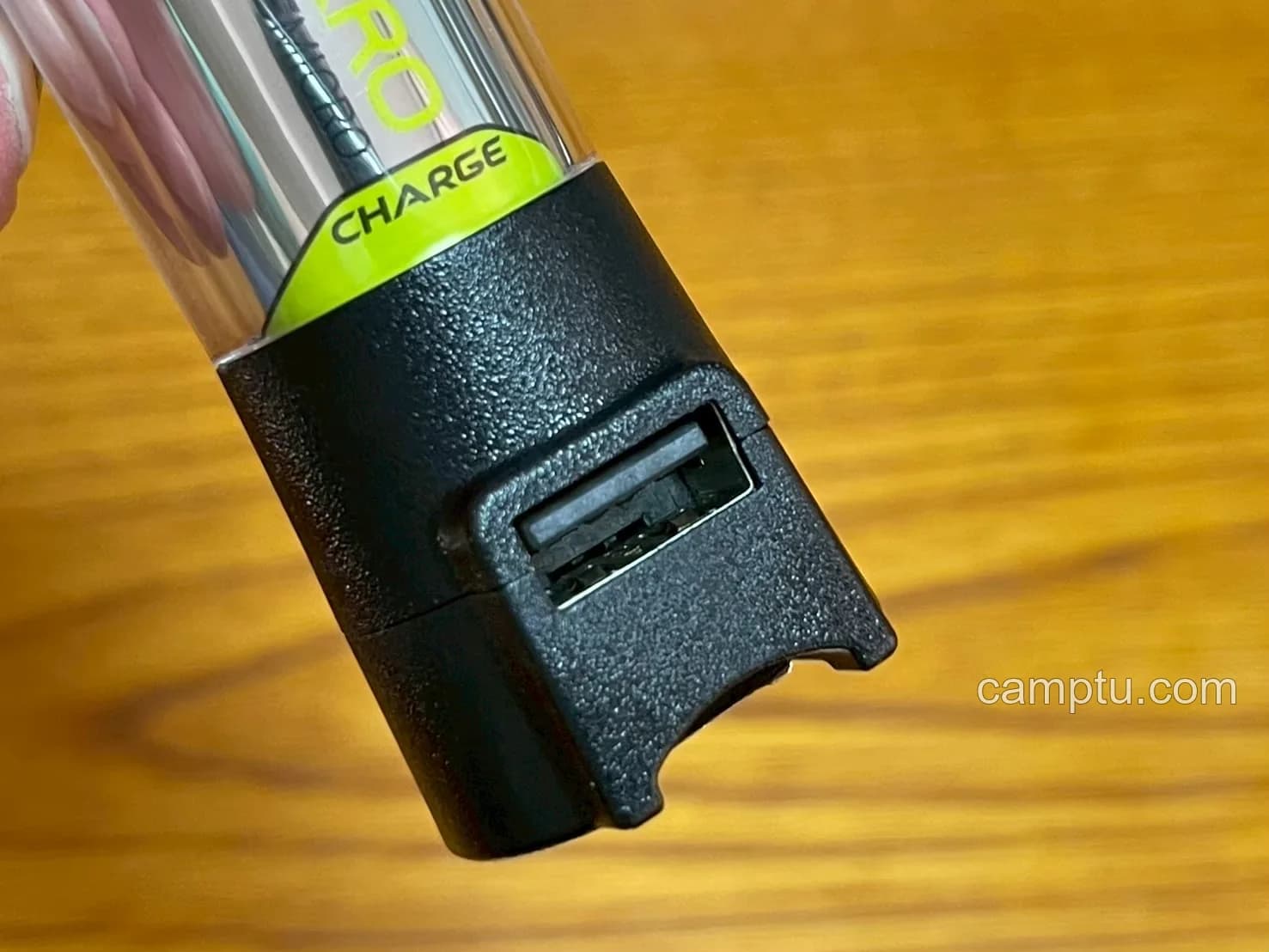 GOAL ZEROの緑色CHARGE表記と充電部分